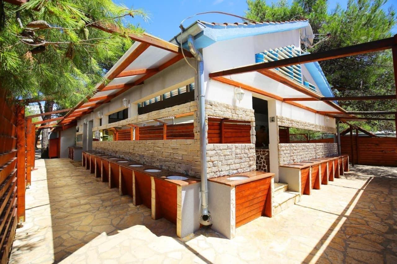 Lakokocsik A Tengerparton - Caravans At The Sandy Beach Privlaka  Exterior photo