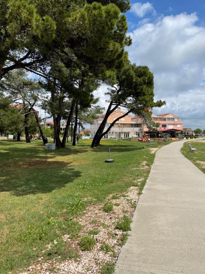 Lakokocsik A Tengerparton - Caravans At The Sandy Beach Privlaka  Exterior photo